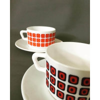 Vintage Arcopal koppen en schotels